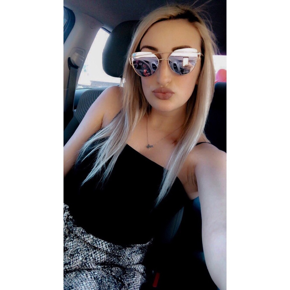 MEET YOUR SELLER💋